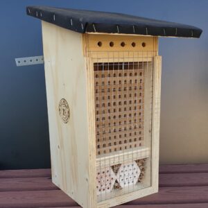 wildbienenhotel Bee Wild XL mit Nistgängen, tonröhren und Schilfröhrchen