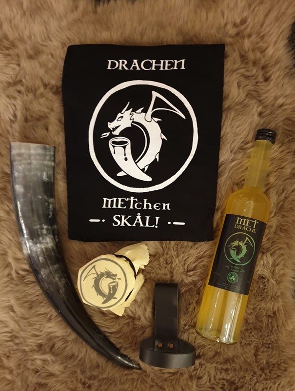 Fanpaket Met Drache mit Metflasche Trinkhorn T-Shirt und Methorntuch